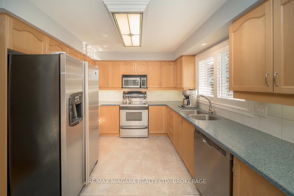 Photo 14 of 45 Goodman Crescent, St. Catharines, Rykert/Vansickle — HOMEH