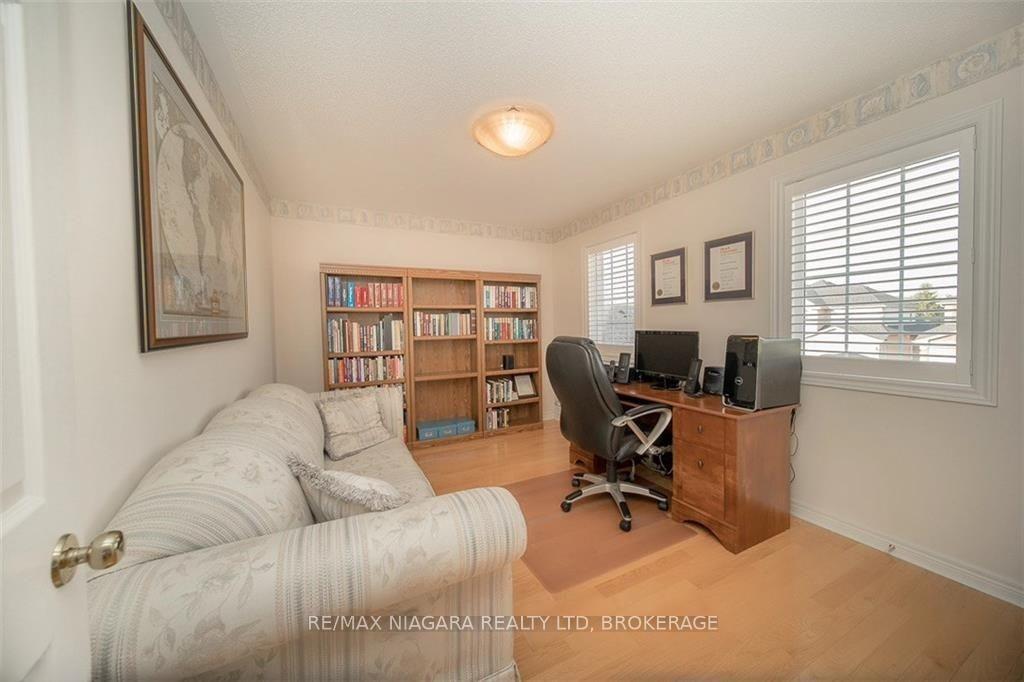 Photo 23 of 45 Goodman Crescent, St. Catharines, Rykert/Vansickle — HOMEH