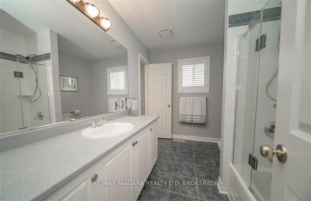 Photo 24 of 45 Goodman Crescent, St. Catharines, Rykert/Vansickle — HOMEH