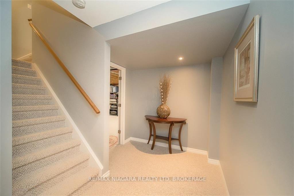 Photo 25 of 45 Goodman Crescent, St. Catharines, Rykert/Vansickle — HOMEH