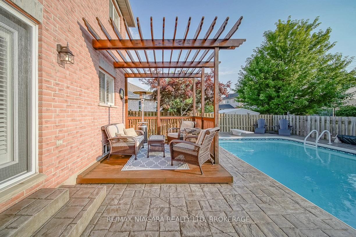 Photo 30 of 45 Goodman Crescent, St. Catharines, Rykert/Vansickle — HOMEH