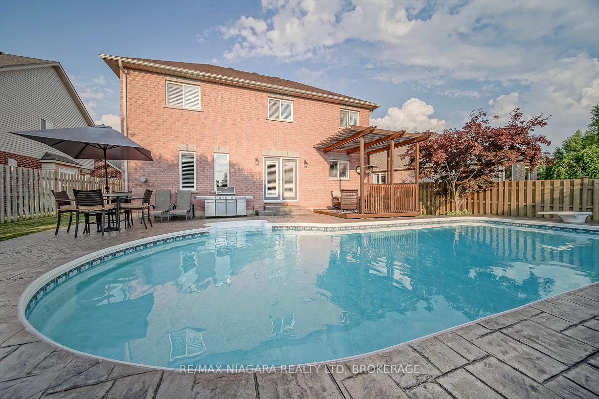 Photo 33 of 45 Goodman Crescent, St. Catharines, Rykert/Vansickle — HOMEH