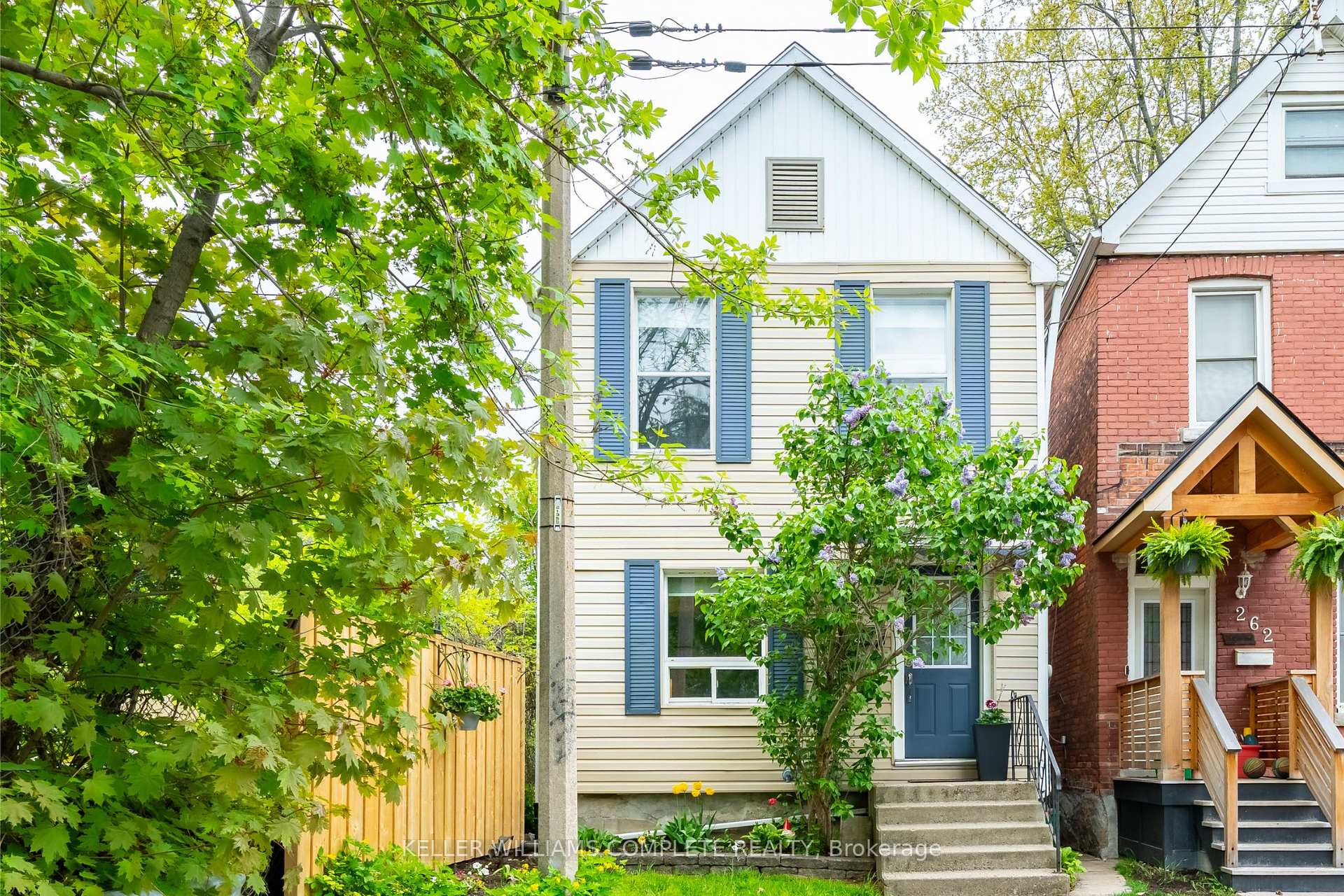 Front of 264 Holton Avenue S