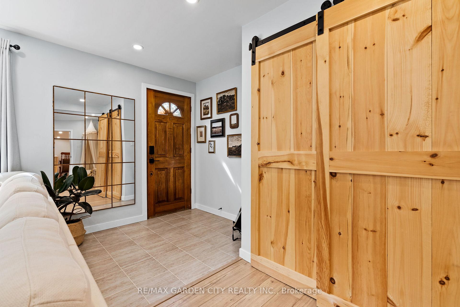 Photo 9 of 10 Belfast Court, St. Catharines, Haig — HOMEH