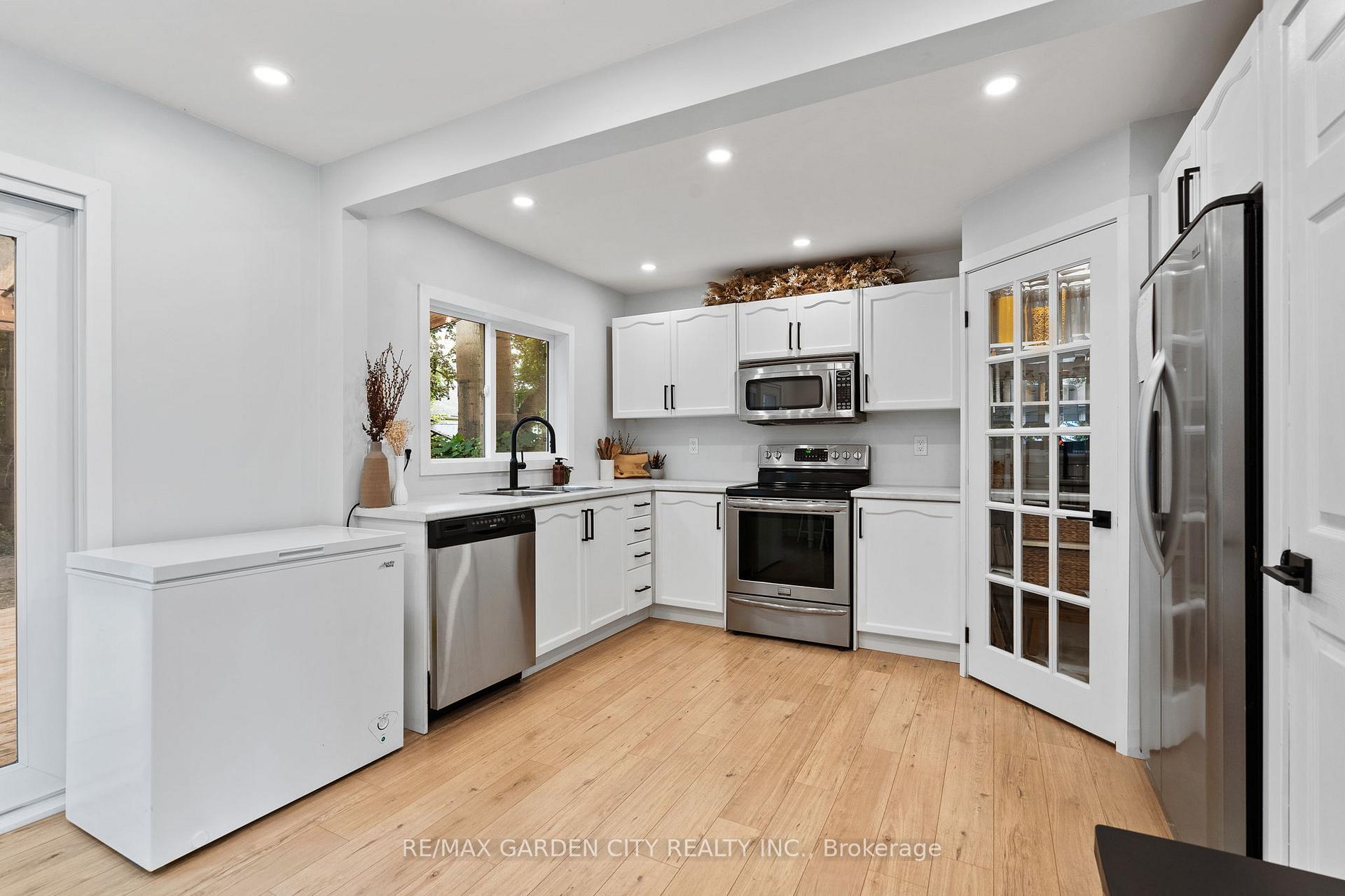 Photo 19 of 10 Belfast Court, St. Catharines, Haig — HOMEH