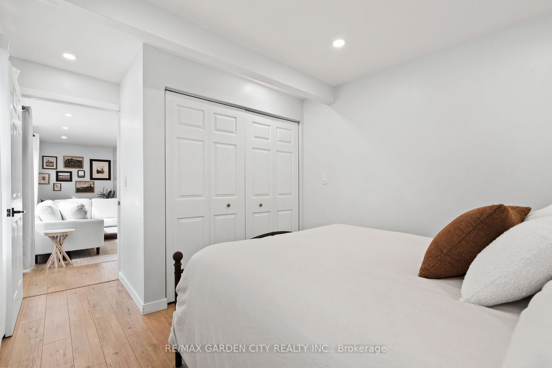 Photo 20 of 10 Belfast Court, St. Catharines, Haig — HOMEH