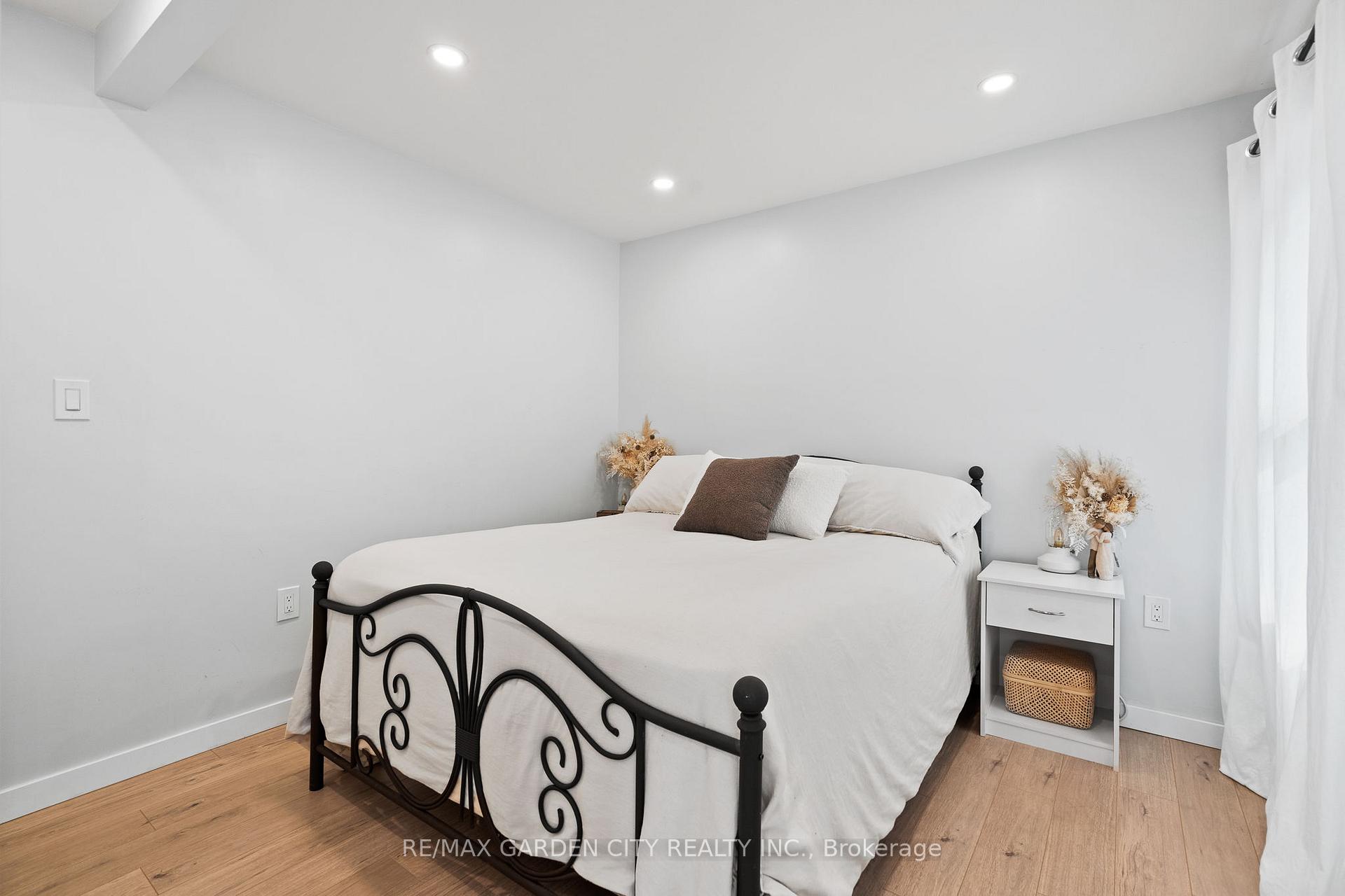 Photo 21 of 10 Belfast Court, St. Catharines, Haig — HOMEH
