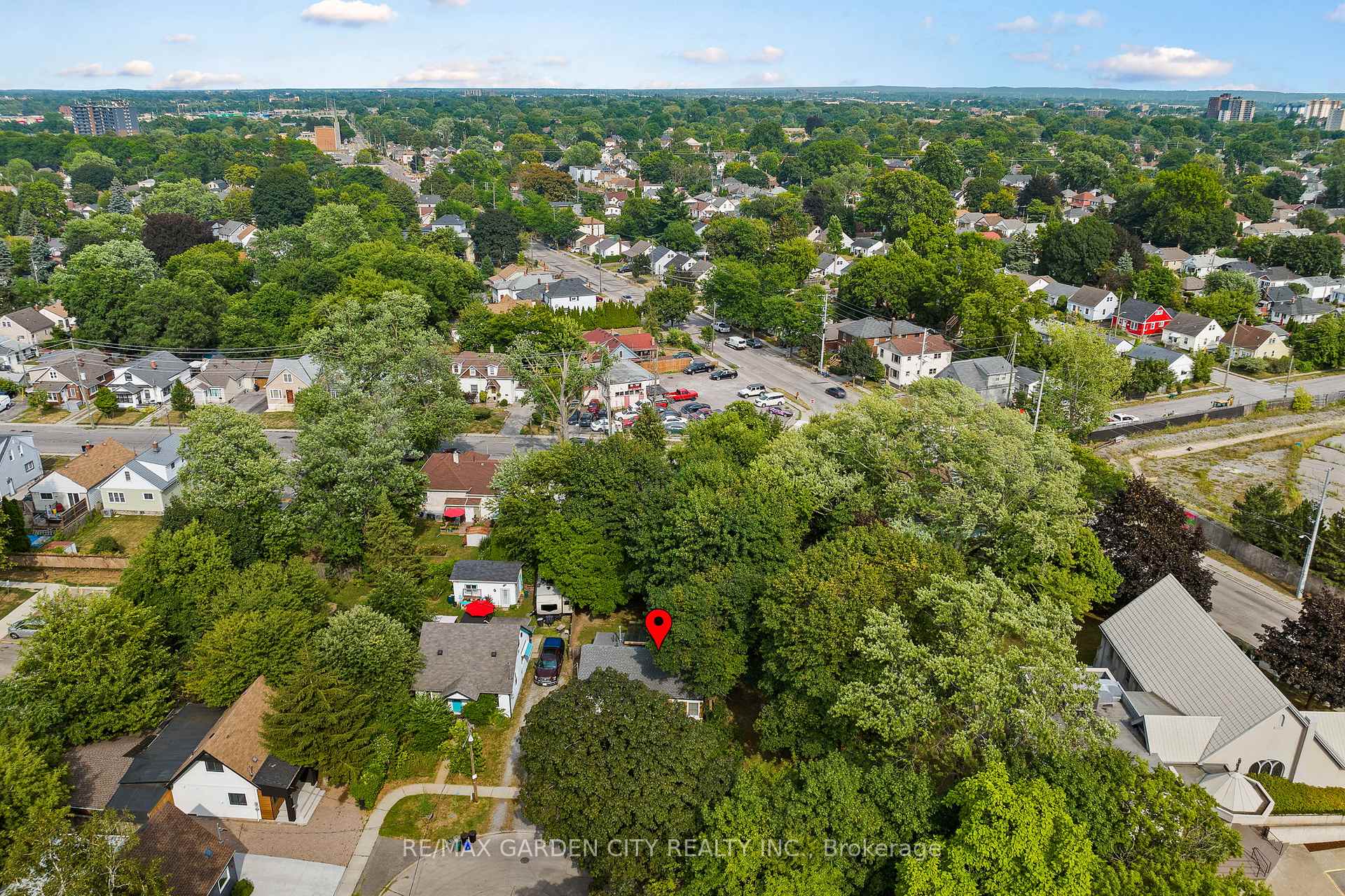 Photo 25 of 10 Belfast Court, St. Catharines, Haig — HOMEH