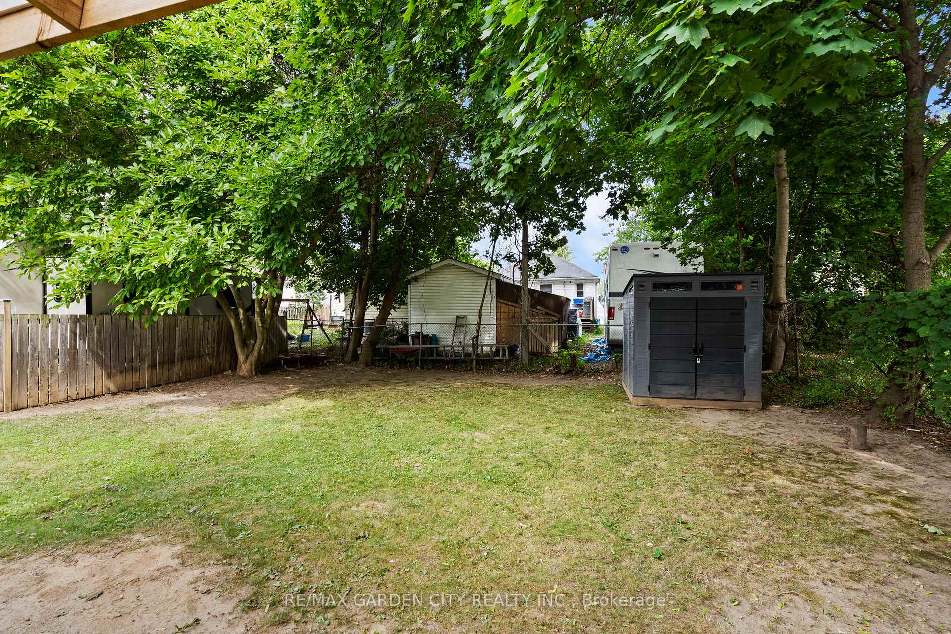 Photo 33 of 10 Belfast Court, St. Catharines, Haig — HOMEH