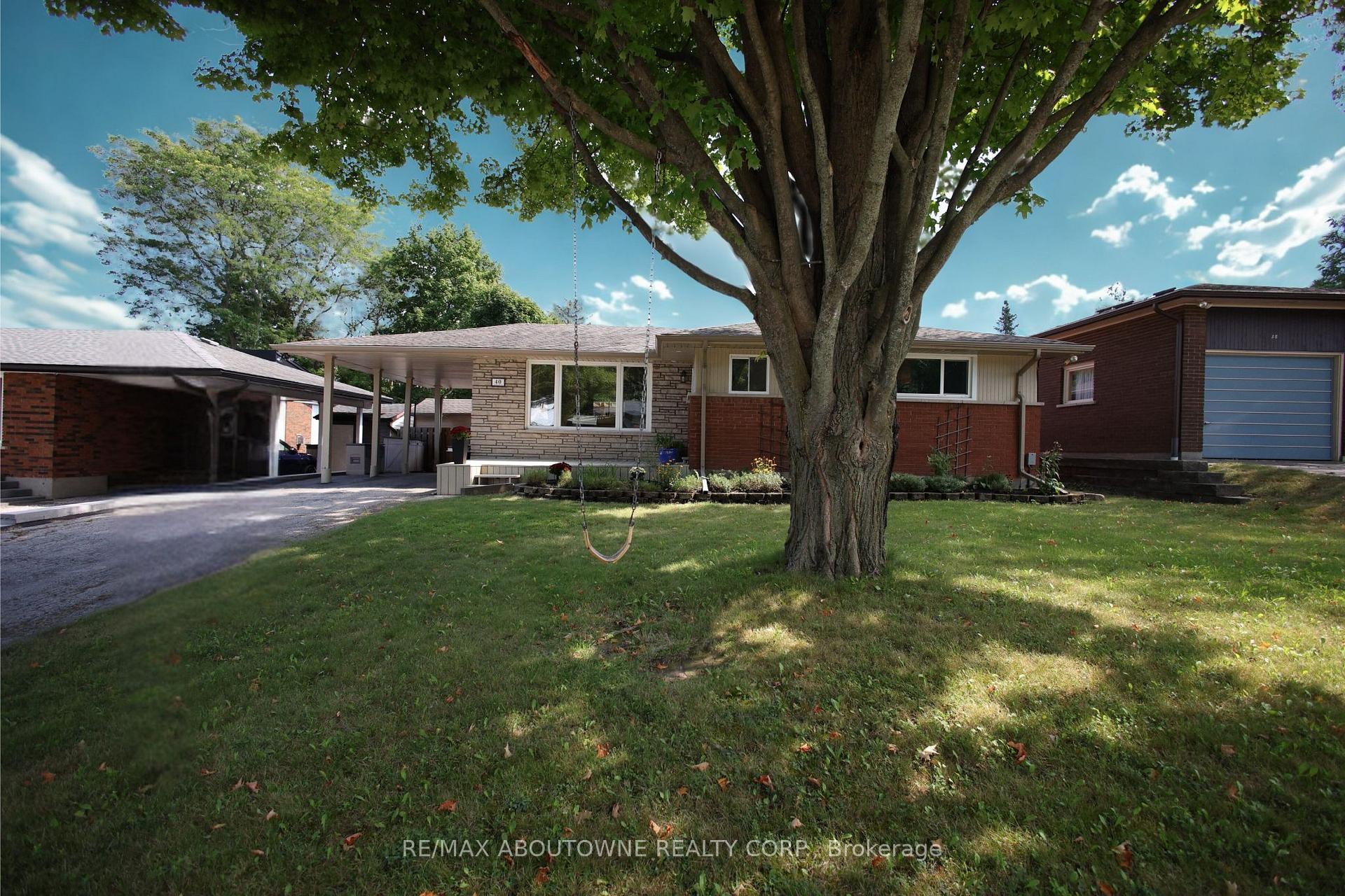 Photo 1 of 40 Autumn Leaf Road, Hamilton, Dundas — HOMEH