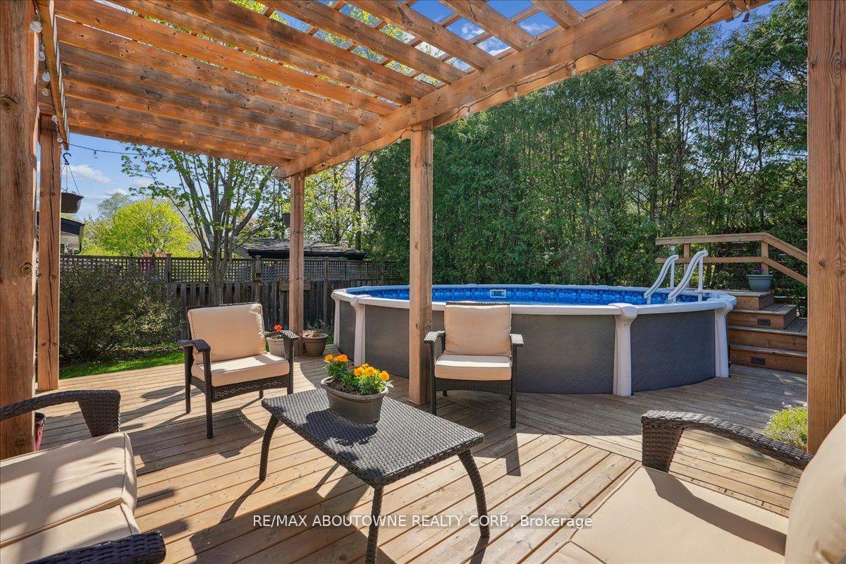 Photo 12 of 40 Autumn Leaf Road, Hamilton, Dundas — HOMEH
