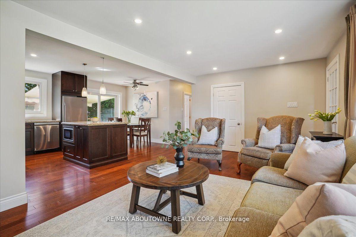 Photo 14 of 40 Autumn Leaf Road, Hamilton, Dundas — HOMEH