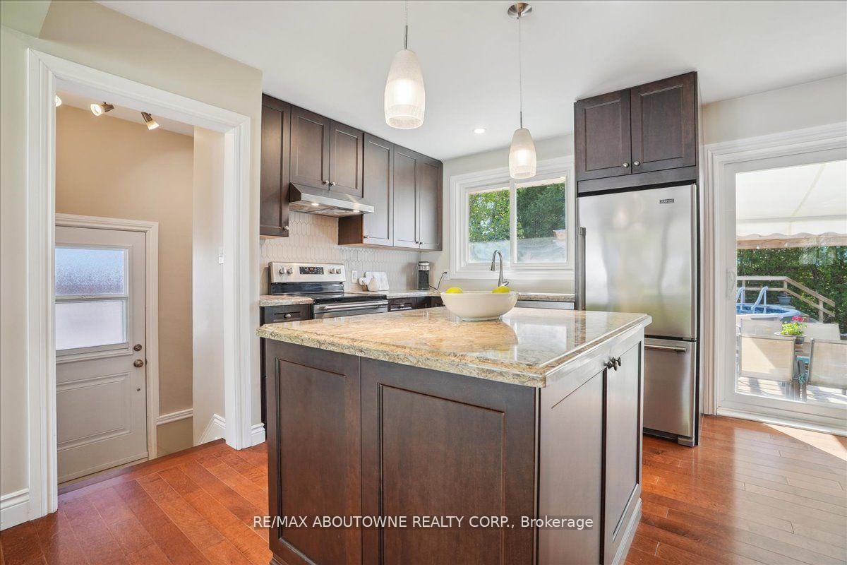 Photo 19 of 40 Autumn Leaf Road, Hamilton, Dundas — HOMEH