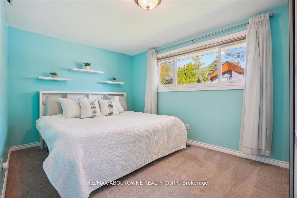 Photo 20 of 40 Autumn Leaf Road, Hamilton, Dundas — HOMEH