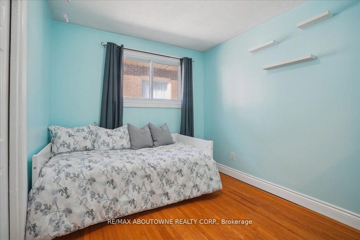 Photo 23 of 40 Autumn Leaf Road, Hamilton, Dundas — HOMEH