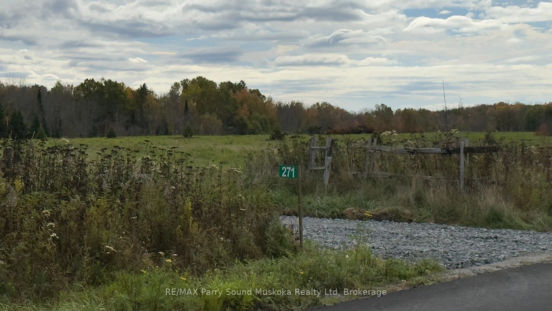 Photo 11 of 271 Balsam Road, McKellar — HOMEH