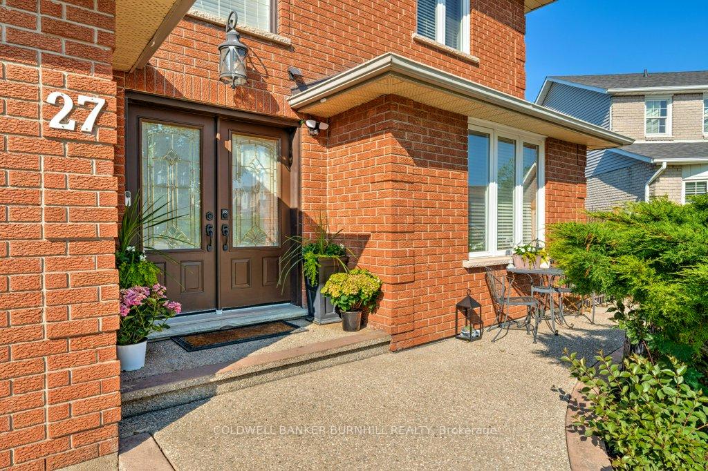 Photo 5 of 27 Pinewoods Drive, Hamilton, Stoney Creek Mountain — HOMEH