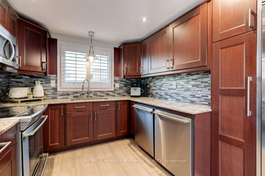 Photo 15 of 27 Pinewoods Drive, Hamilton, Stoney Creek Mountain — HOMEH
