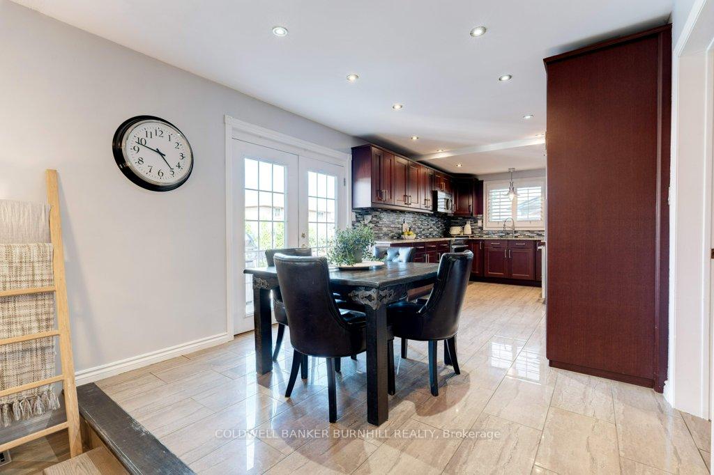Photo 16 of 27 Pinewoods Drive, Hamilton, Stoney Creek Mountain — HOMEH