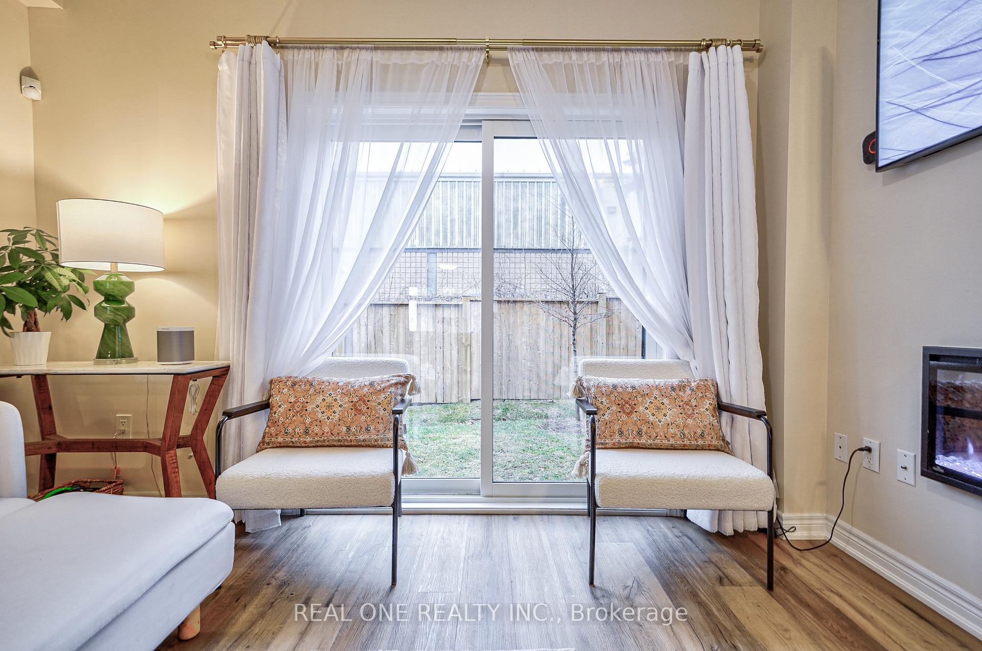 Photo 5 of Unit 10, 527 Shaver Road, Hamilton, Ancaster — HOMEH