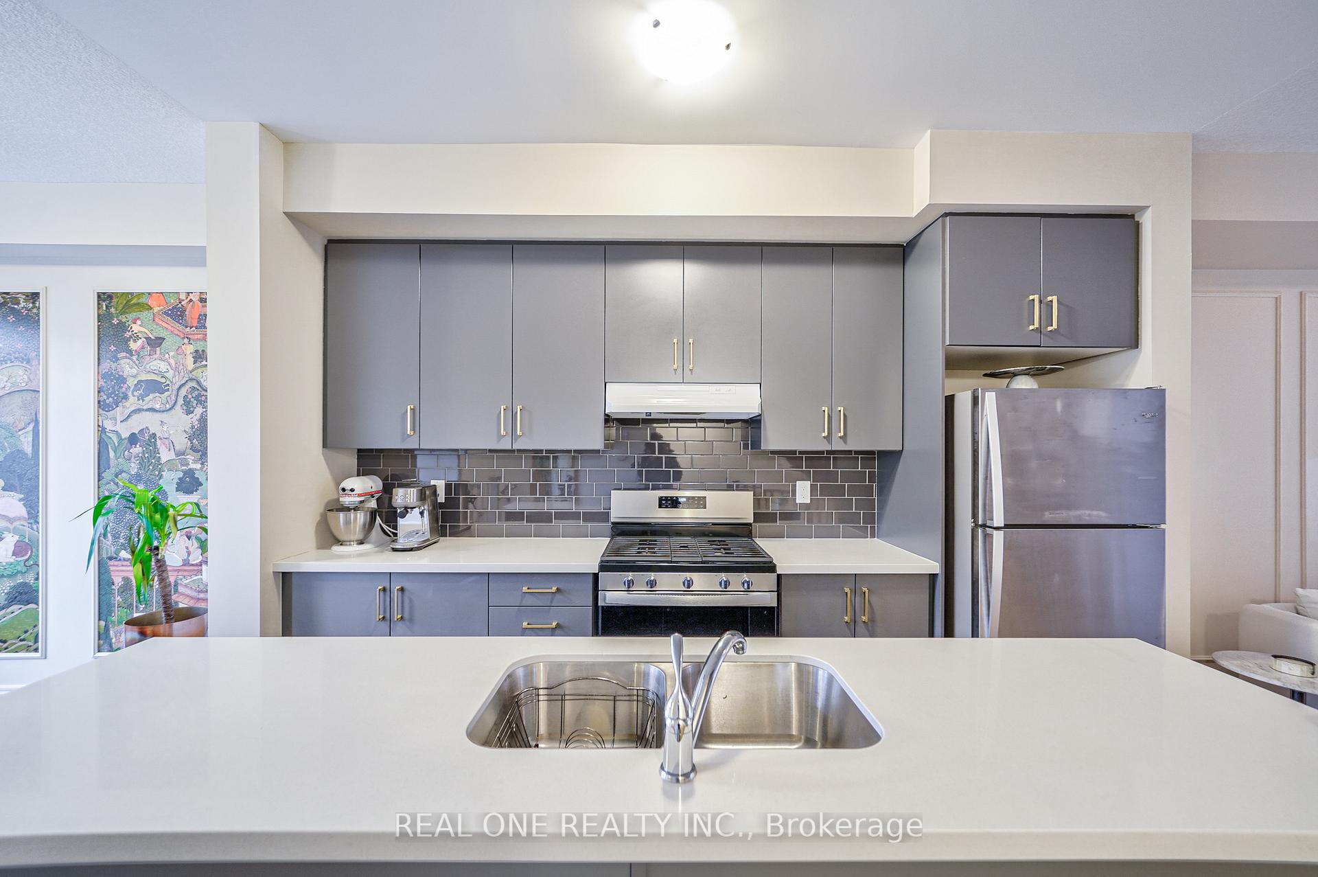 Photo 11 of Unit 10, 527 Shaver Road, Hamilton, Ancaster — HOMEH