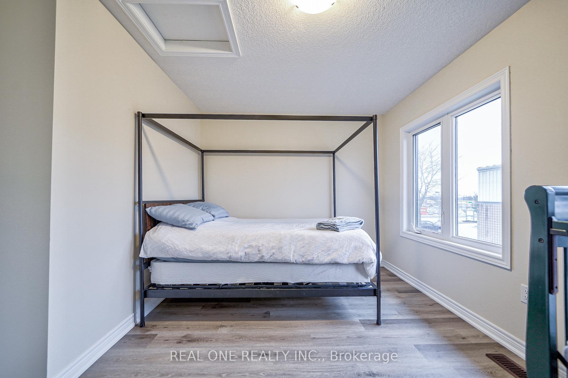 Photo 16 of Unit 10, 527 Shaver Road, Hamilton, Ancaster — HOMEH
