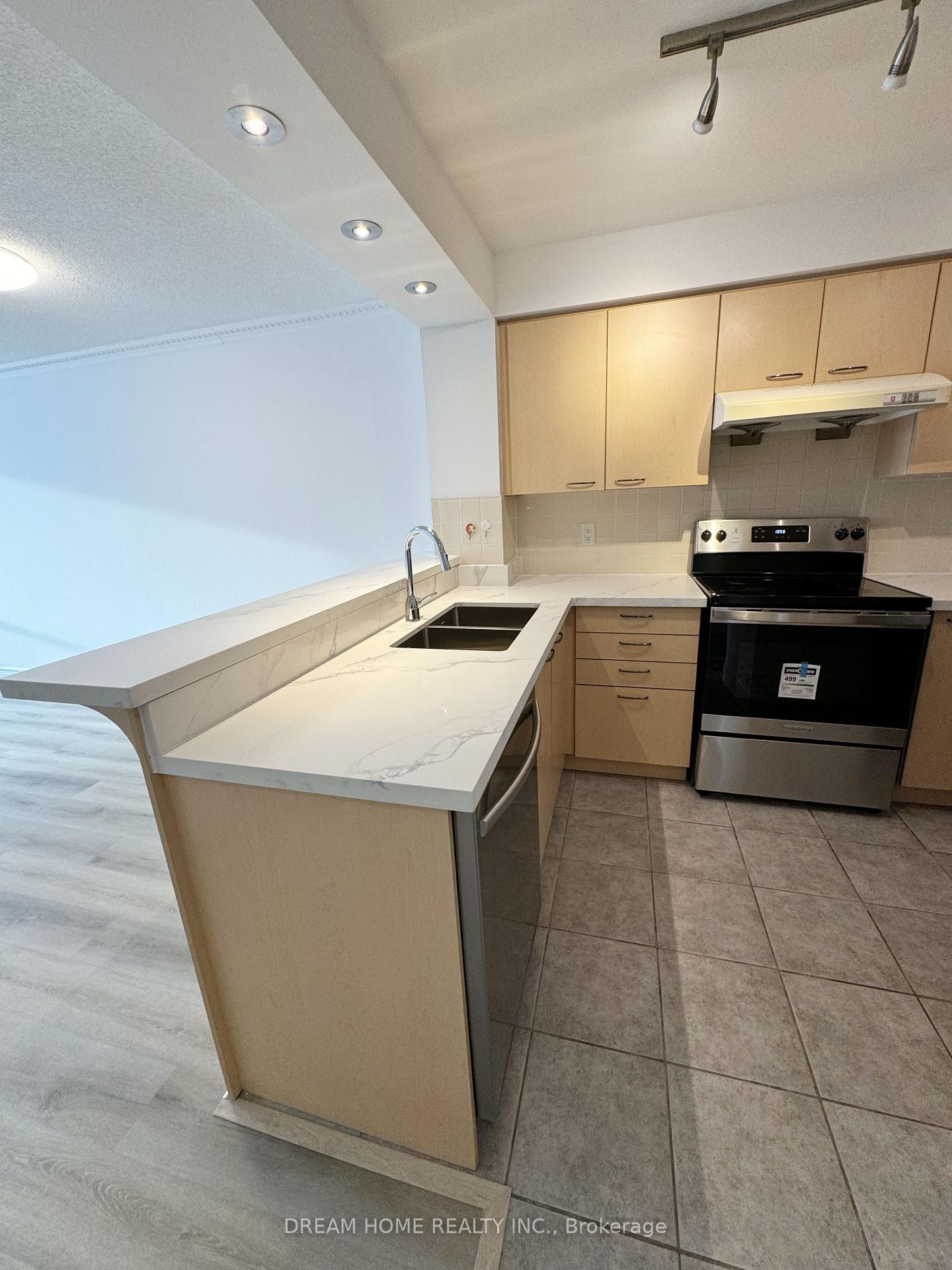 Photo 6 of Unit 507, 48 Suncrest Boulevard, Markham, Commerce Valley — HOMEH
