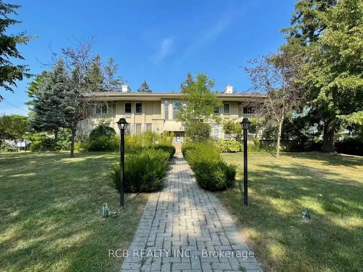 Photo 1 of 30 Bellevue Terrace, St. Catharines, Western Hill — HOMEH