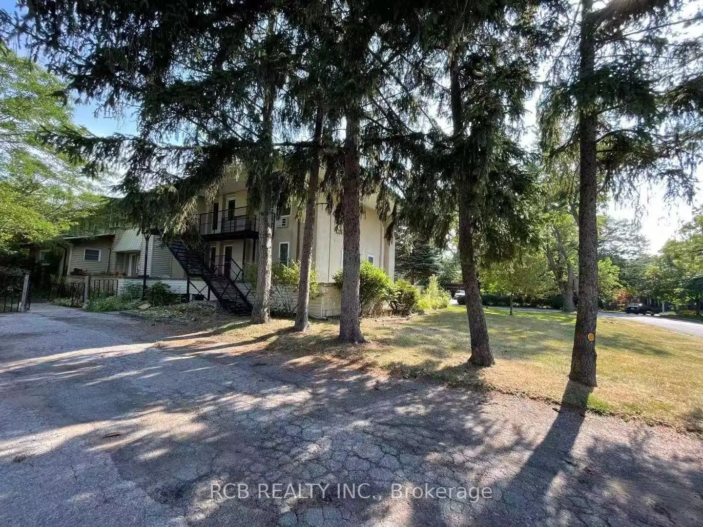 Photo 2 of 30 Bellevue Terrace, St. Catharines, Western Hill — HOMEH