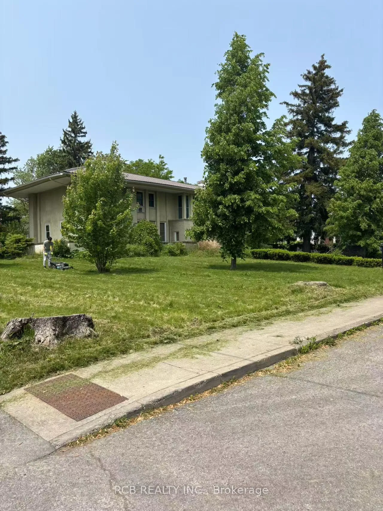 Photo 4 of 30 Bellevue Terrace, St. Catharines, Western Hill — HOMEH