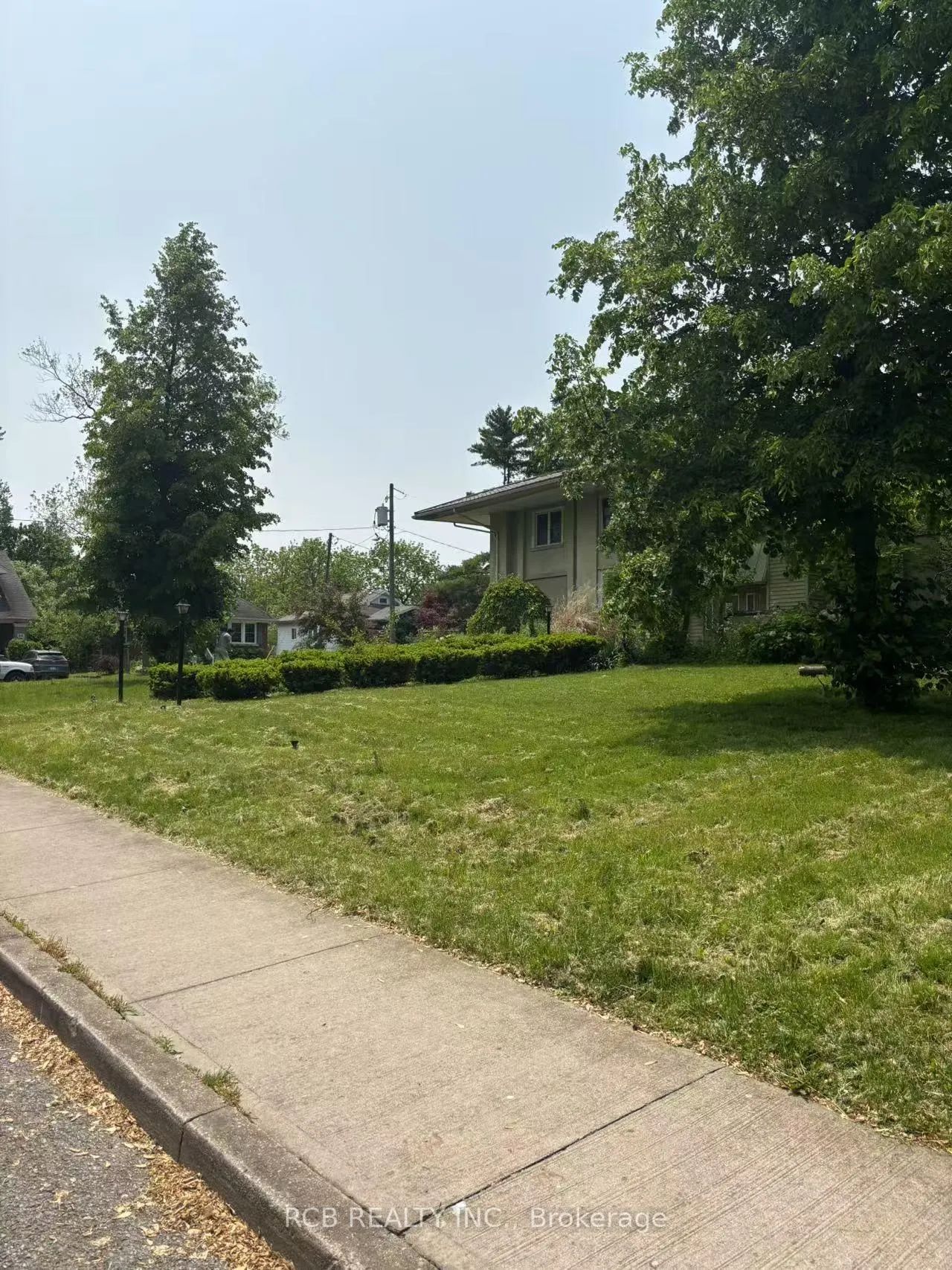Photo 5 of 30 Bellevue Terrace, St. Catharines, Western Hill — HOMEH