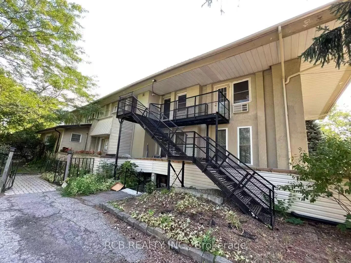 Photo 6 of 30 Bellevue Terrace, St. Catharines, Western Hill — HOMEH