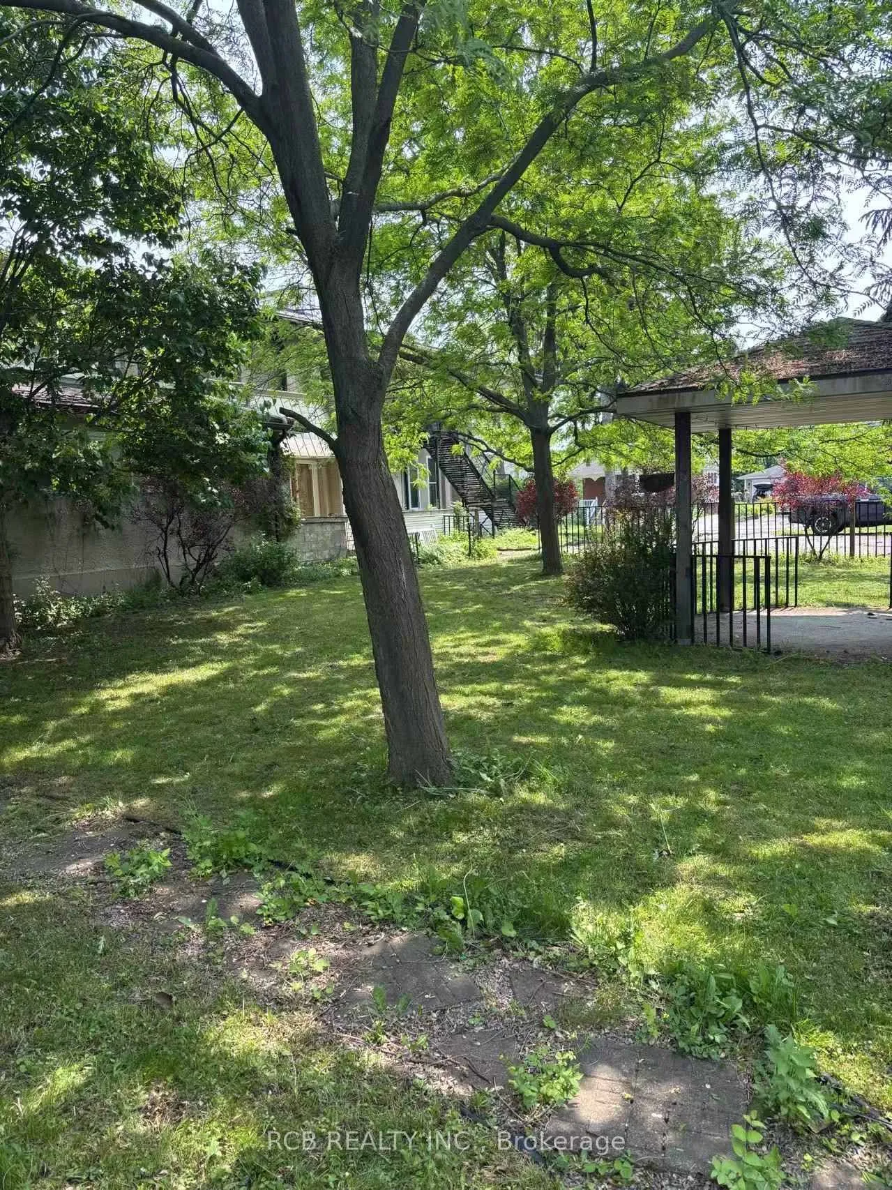 Photo 7 of 30 Bellevue Terrace, St. Catharines, Western Hill — HOMEH