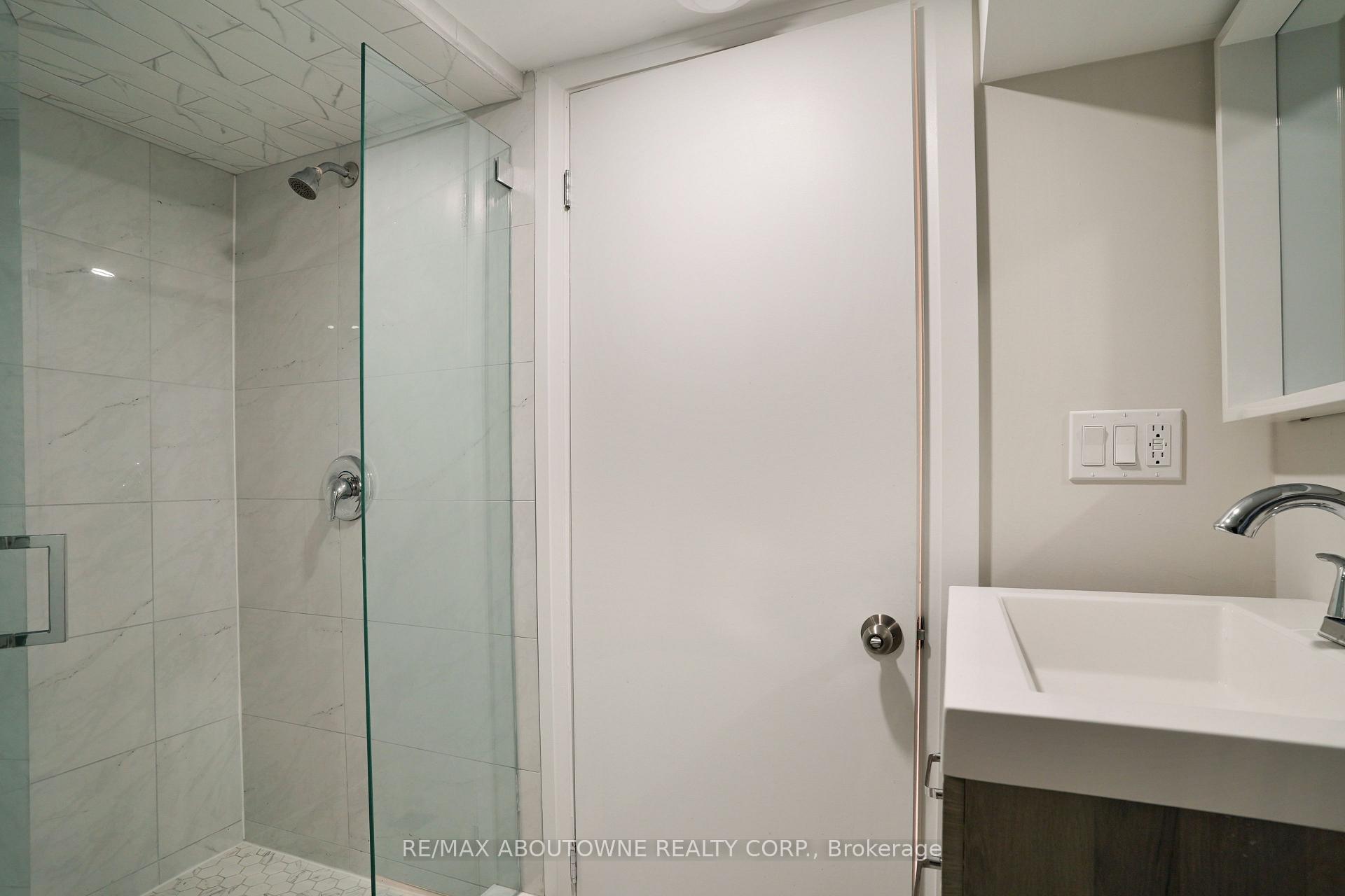 Photo 15 of 96 Mohawk Road E, Hamilton, Greeningdon — HOMEH