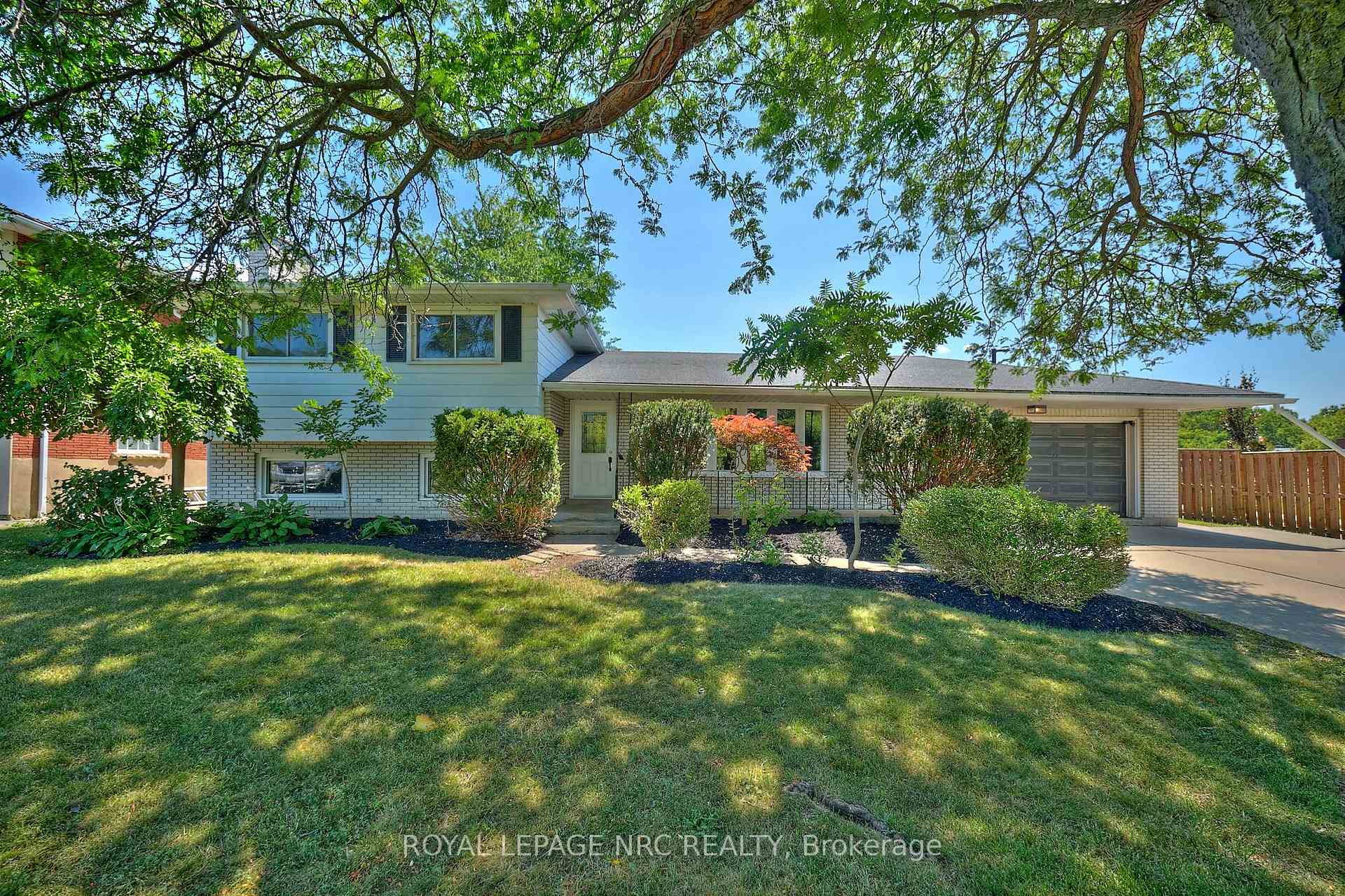 Photo 2 of 22 Oakridge Avenue, St. Catharines, Glendale/Glenridge — HOMEH