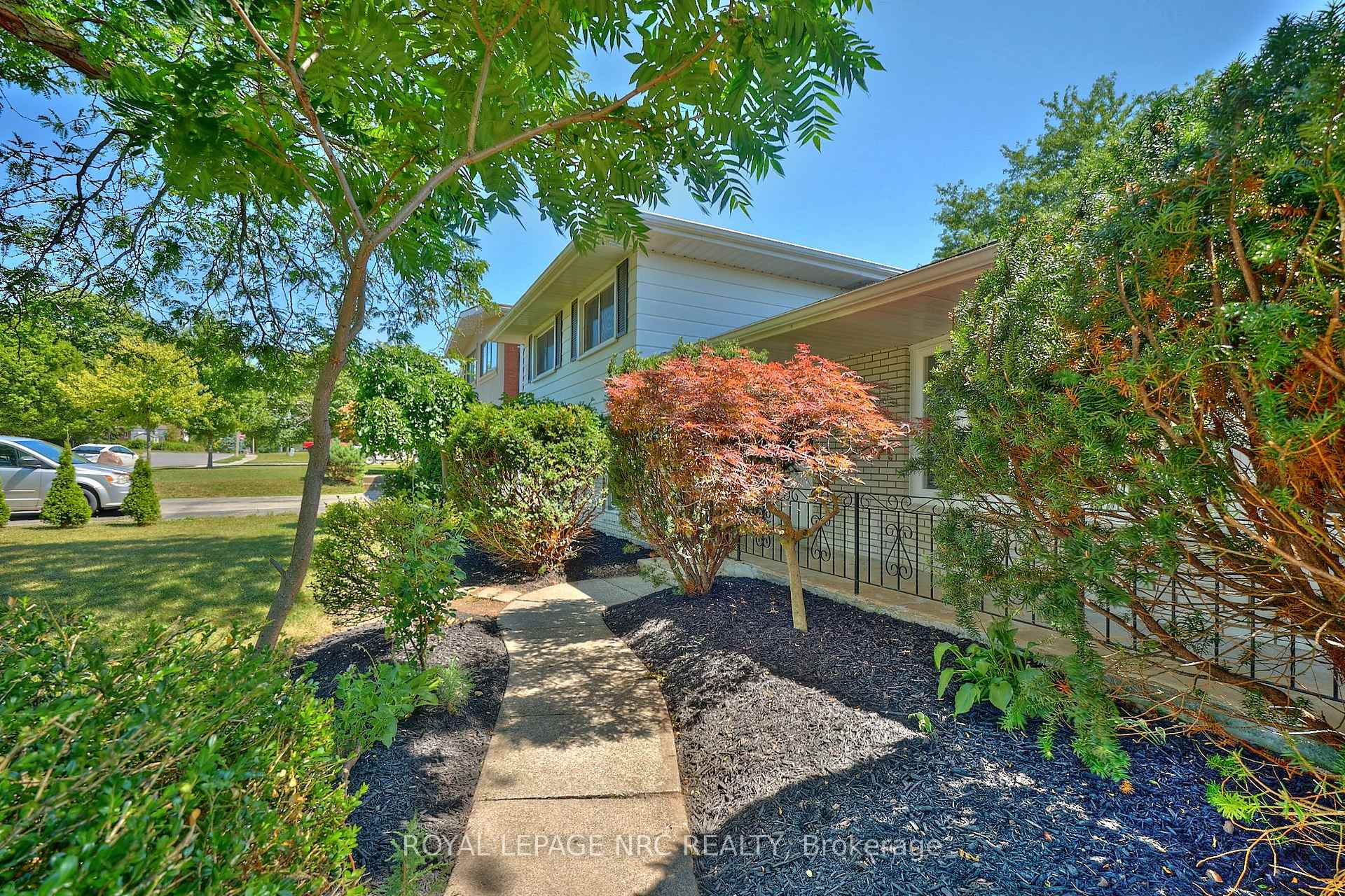 Photo 4 of 22 Oakridge Avenue, St. Catharines, Glendale/Glenridge — HOMEH