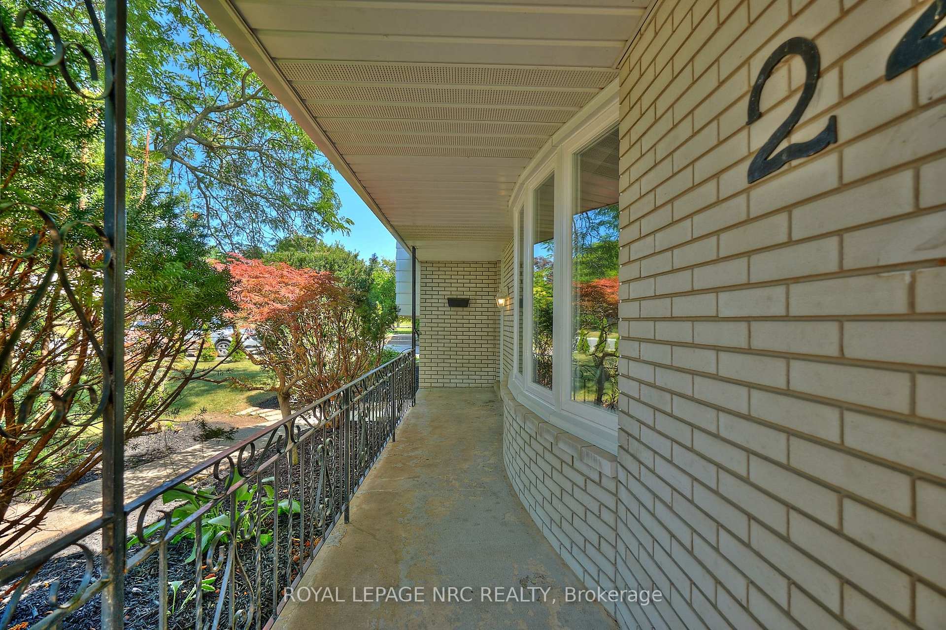 Photo 5 of 22 Oakridge Avenue, St. Catharines, Glendale/Glenridge — HOMEH