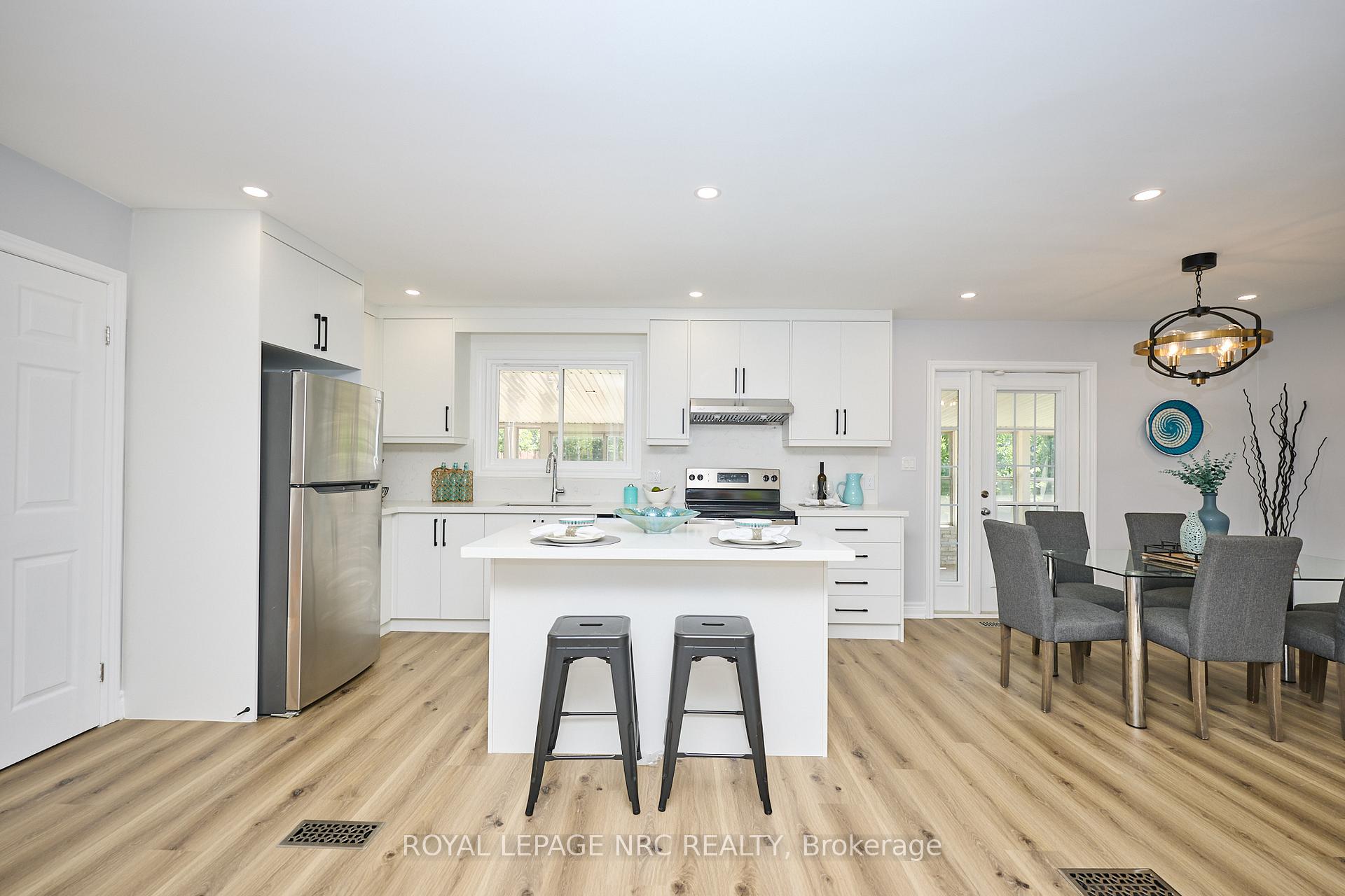 Photo 8 of 22 Oakridge Avenue, St. Catharines, Glendale/Glenridge — HOMEH
