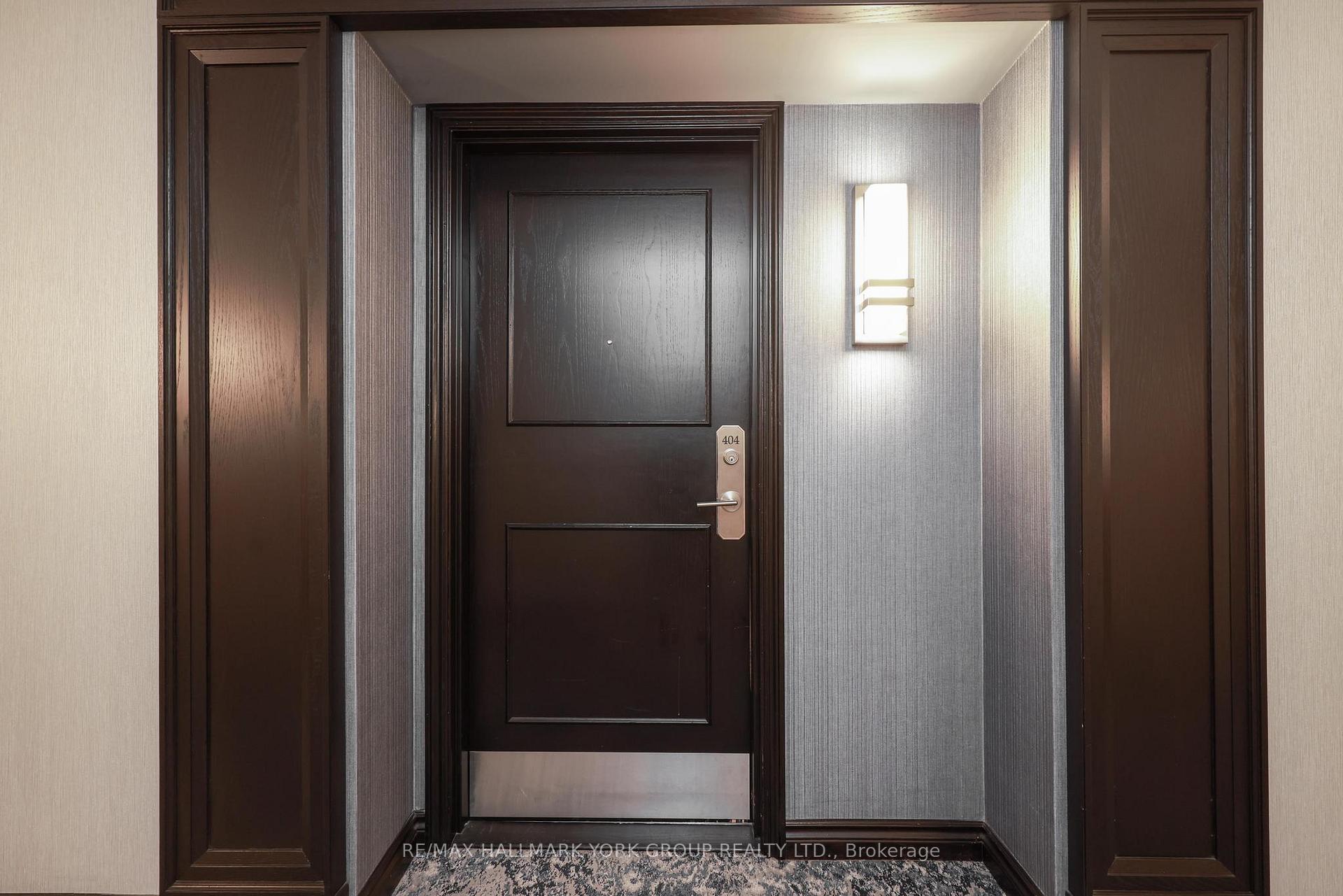 Photo 3 of Unit 404, 14924 Yonge Street, Aurora, Aurora Highlands — HOMEH