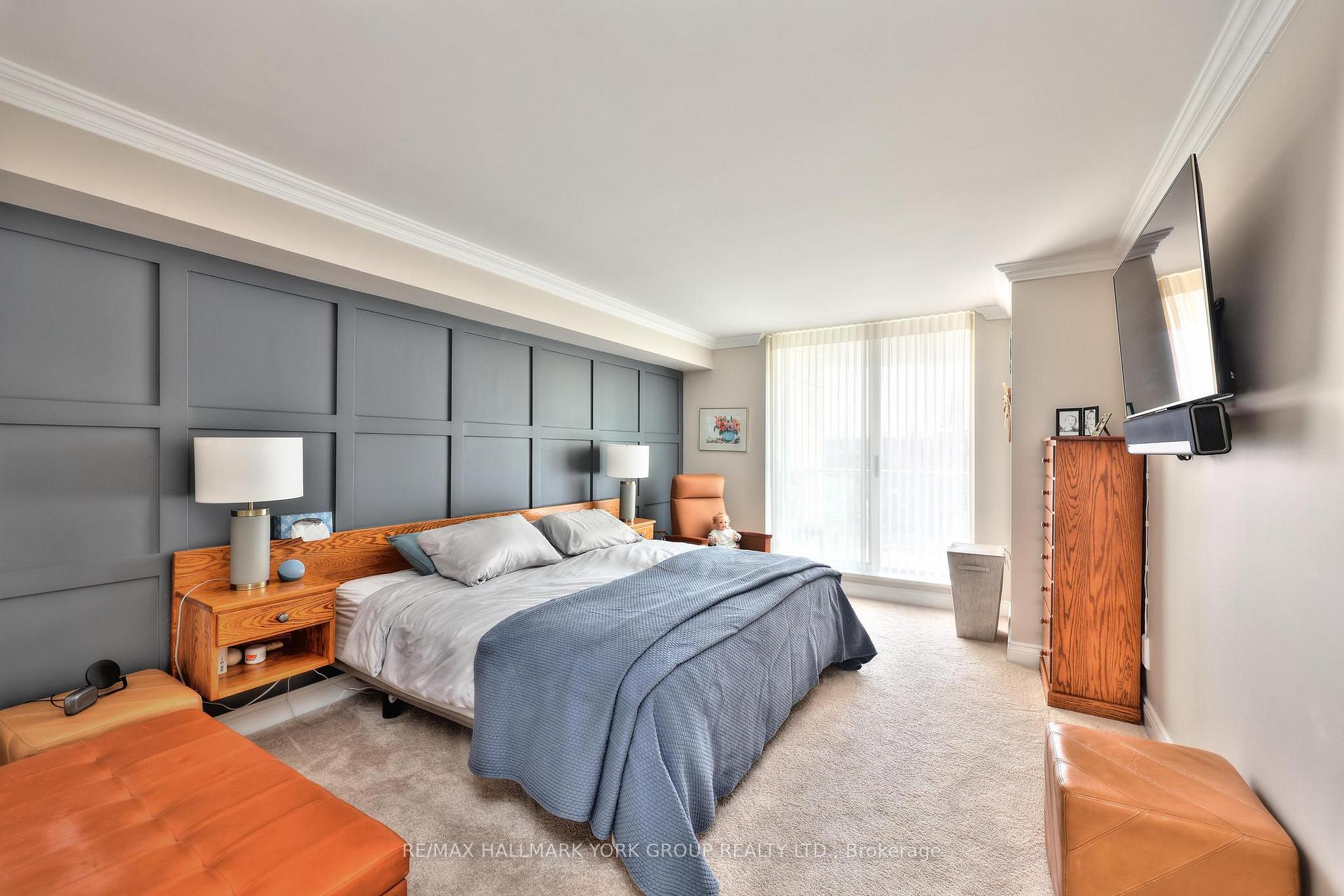 Photo 8 of Unit 404, 14924 Yonge Street, Aurora, Aurora Highlands — HOMEH
