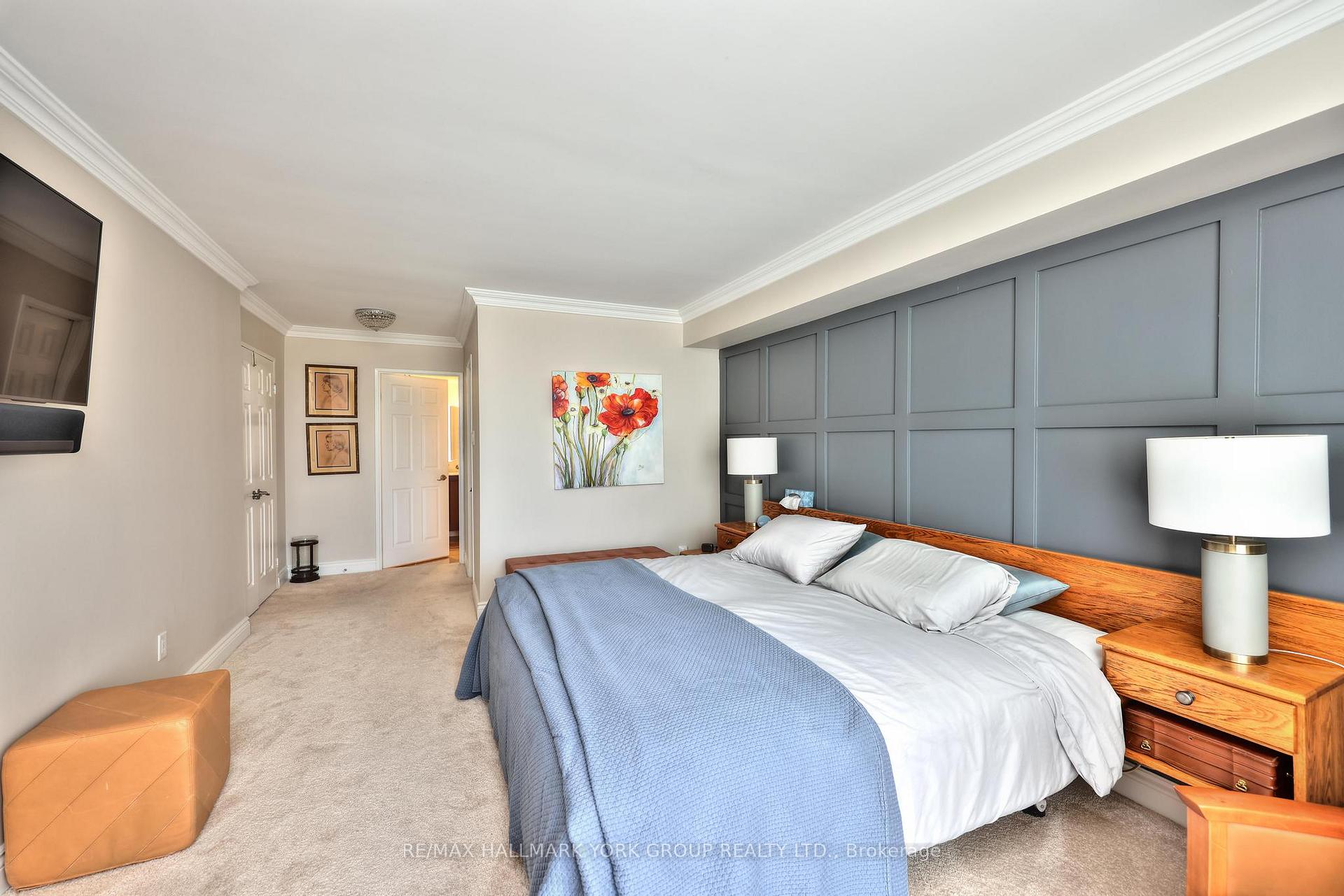 Photo 9 of Unit 404, 14924 Yonge Street, Aurora, Aurora Highlands — HOMEH
