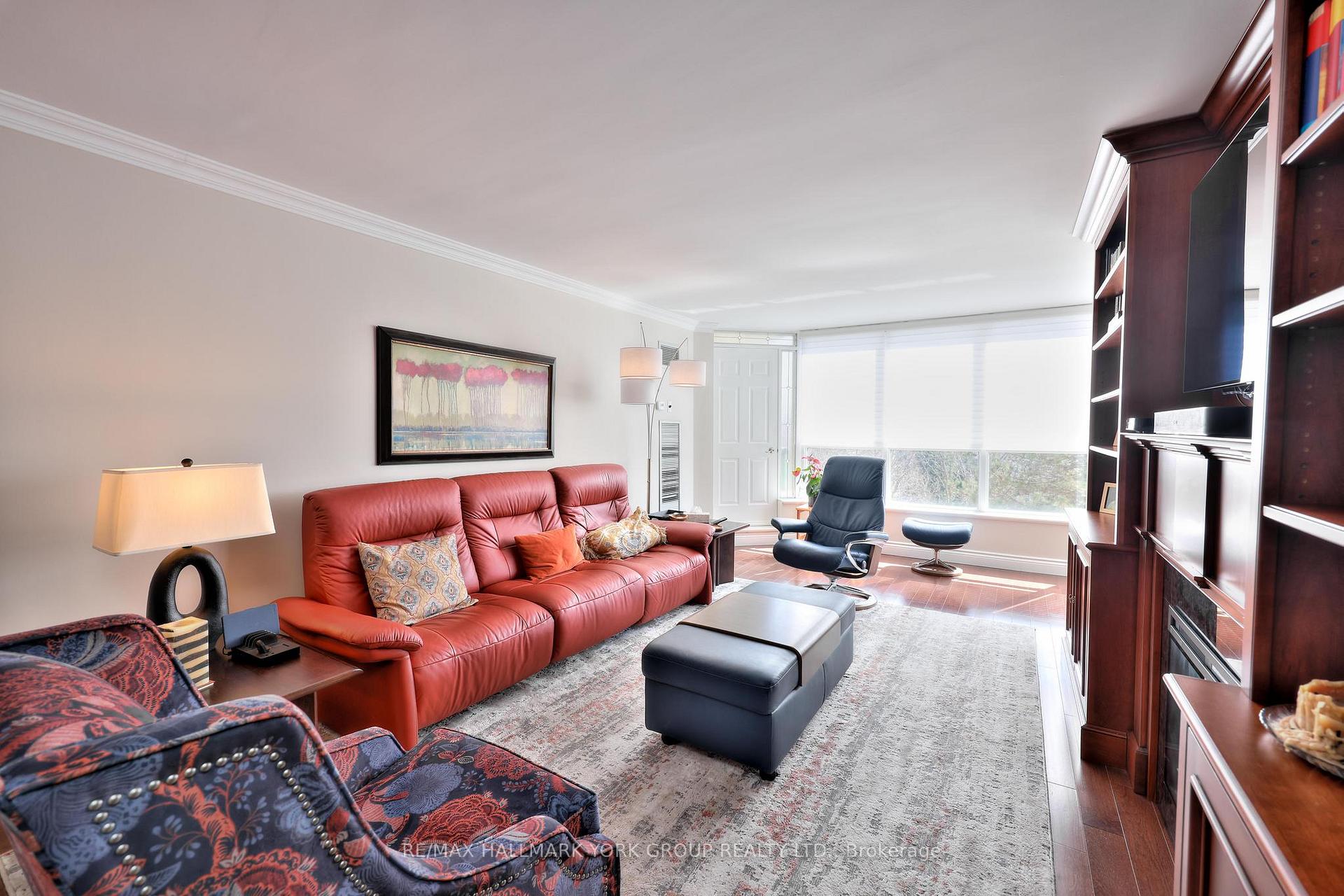 Photo 14 of Unit 404, 14924 Yonge Street, Aurora, Aurora Highlands — HOMEH