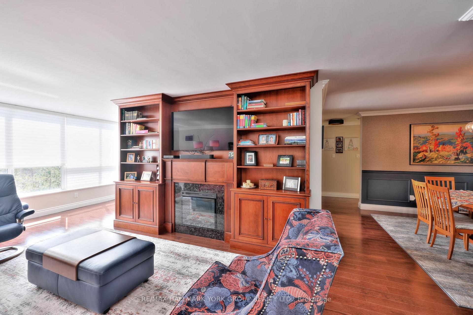 Photo 15 of Unit 404, 14924 Yonge Street, Aurora, Aurora Highlands — HOMEH
