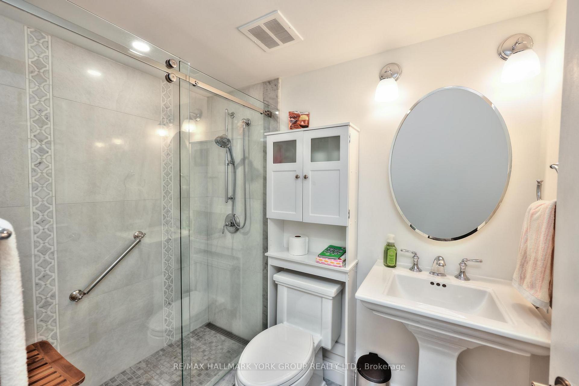 Photo 21 of Unit 404, 14924 Yonge Street, Aurora, Aurora Highlands — HOMEH