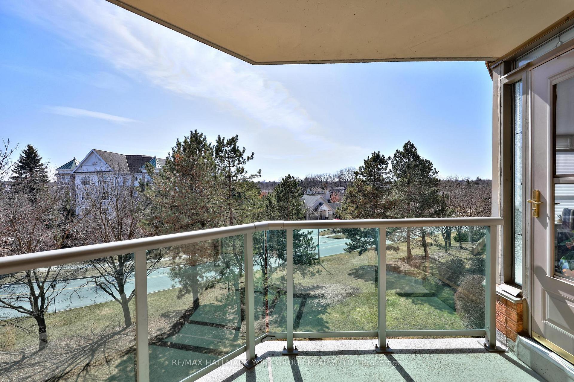 Photo 24 of Unit 404, 14924 Yonge Street, Aurora, Aurora Highlands — HOMEH