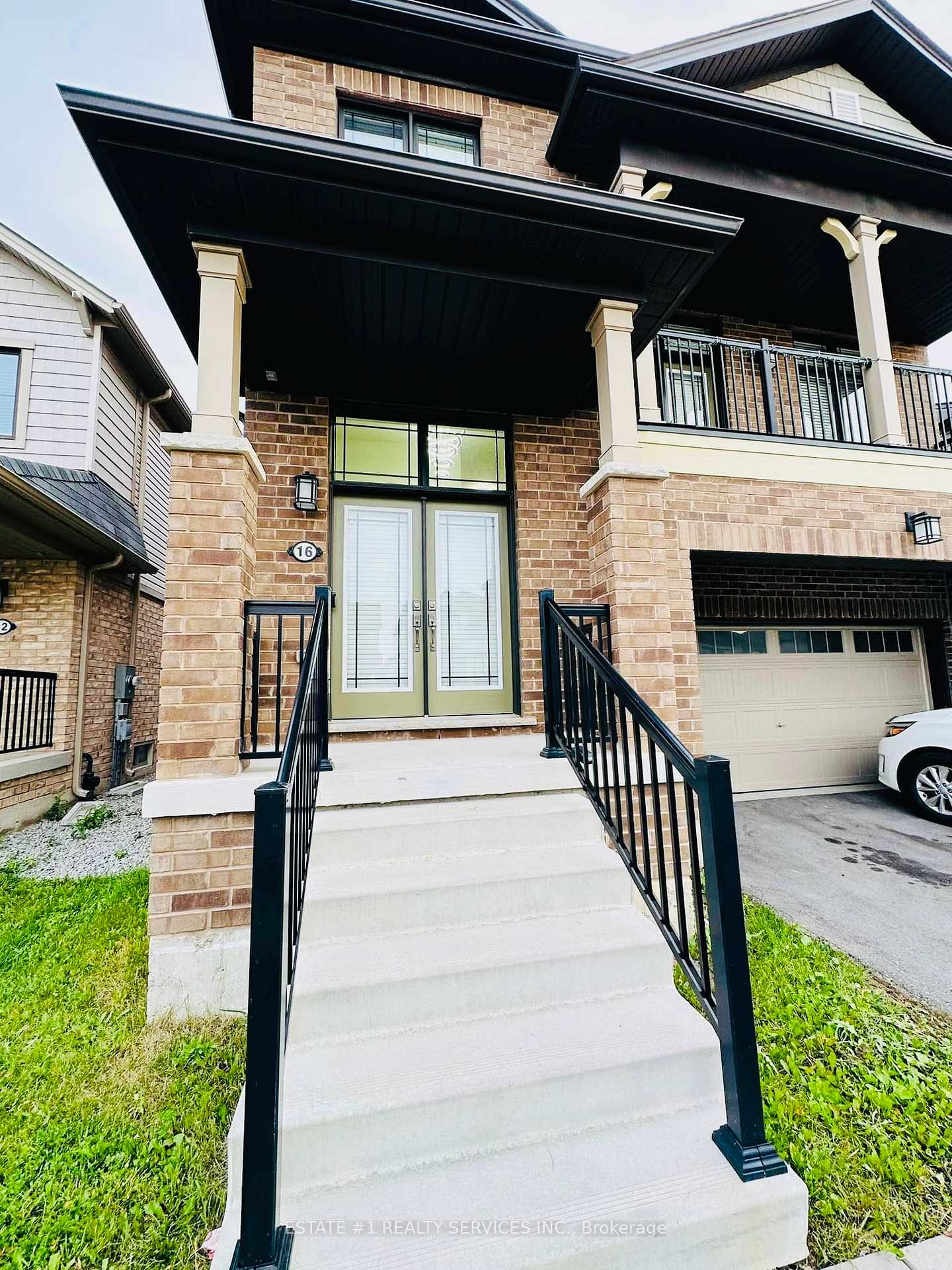 Photo 2 of 16 Pagebrook Crescent, Hamilton, Stoney Creek — HOMEH