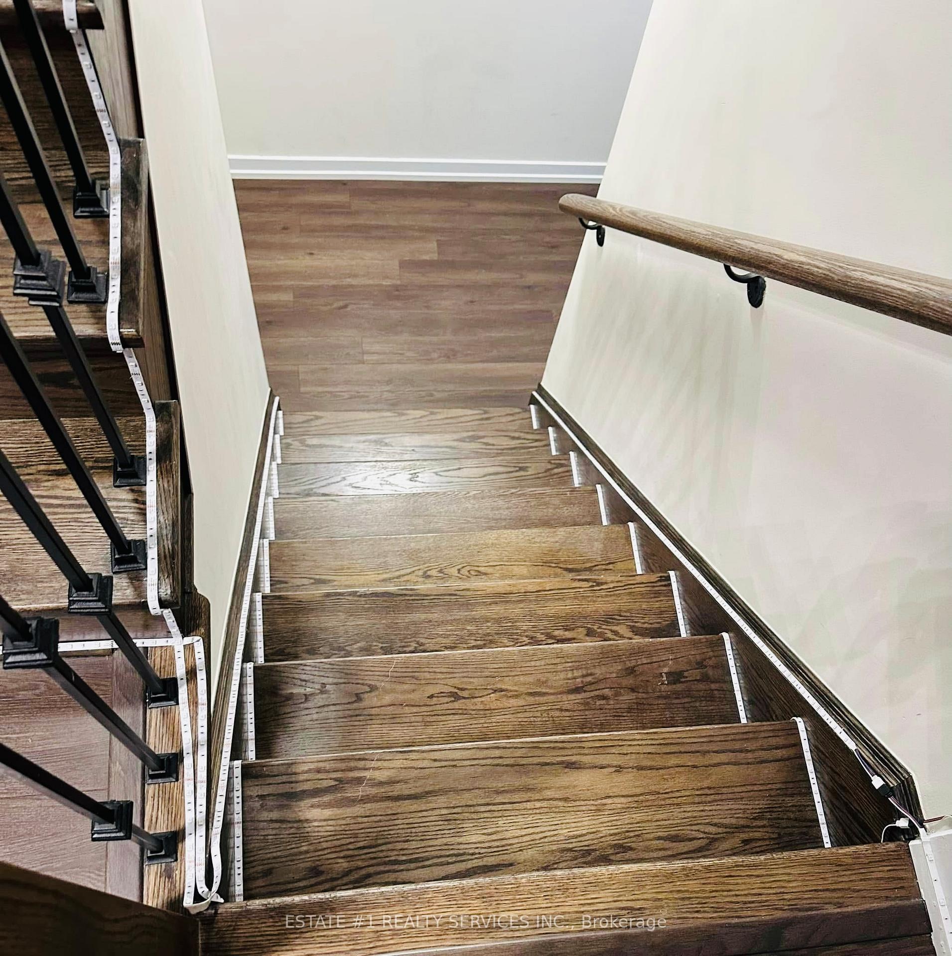 Photo 4 of 16 Pagebrook Crescent, Hamilton, Stoney Creek — HOMEH
