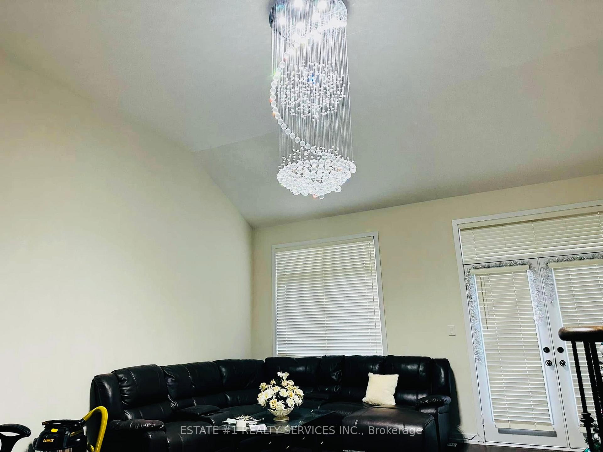 Photo 5 of 16 Pagebrook Crescent, Hamilton, Stoney Creek — HOMEH