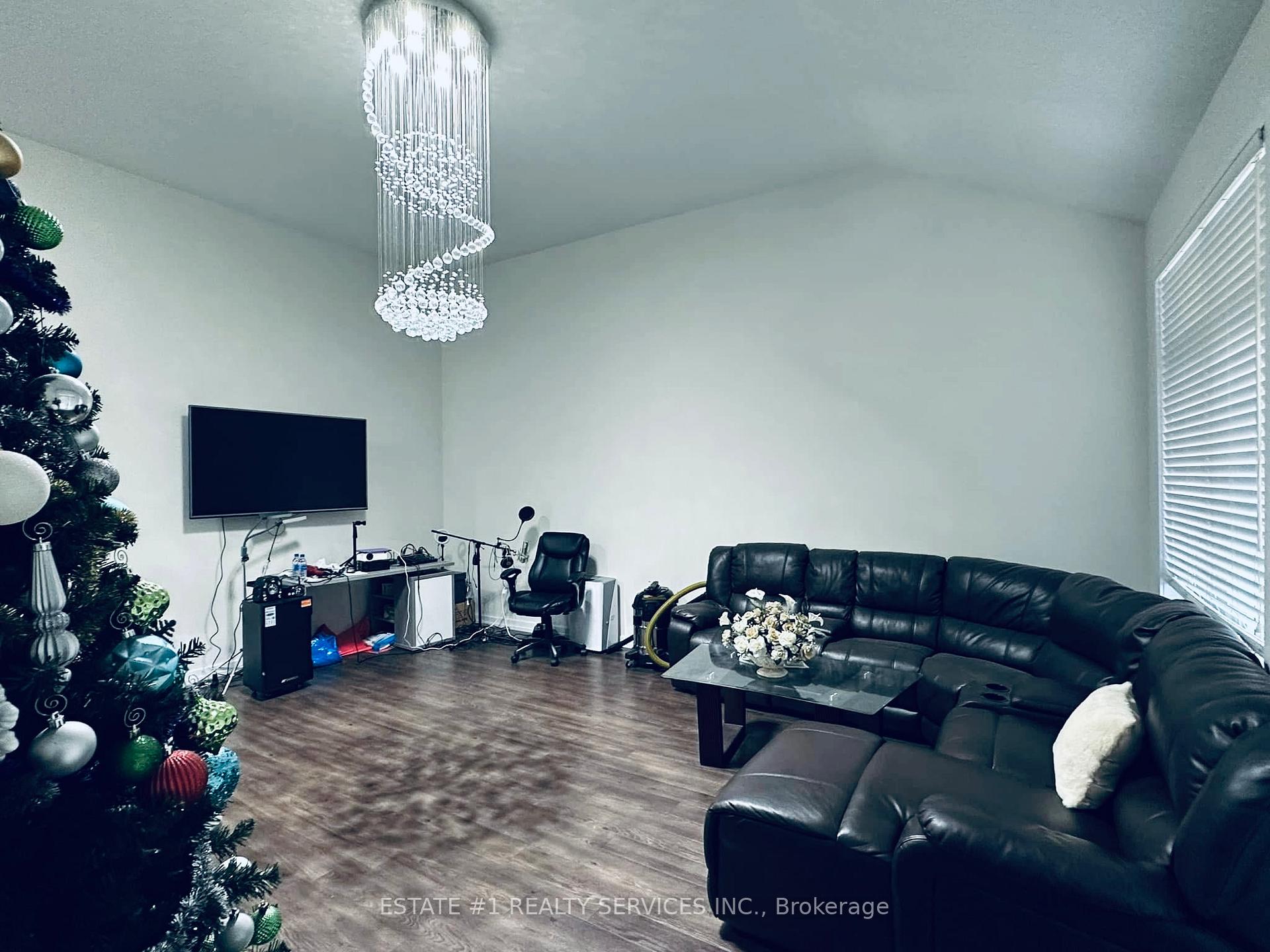 Photo 7 of 16 Pagebrook Crescent, Hamilton, Stoney Creek — HOMEH