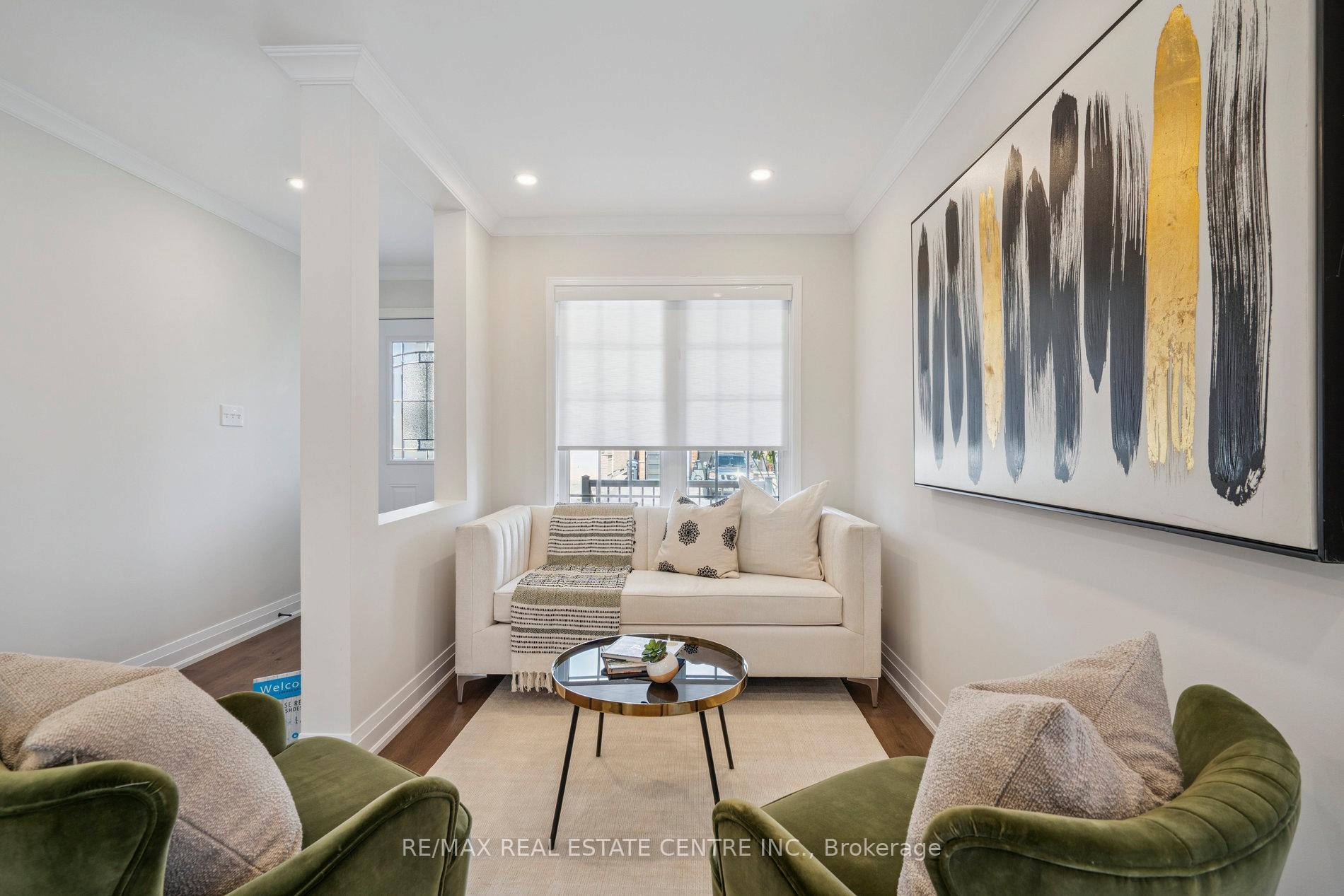Photo 4 of 39 Four Seasons Circle, Brampton, Fletcher's Meadow — HOMEH